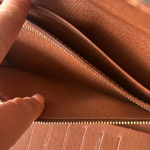 Louis Vuitton : Pochette Passport - Picture 15 of 17